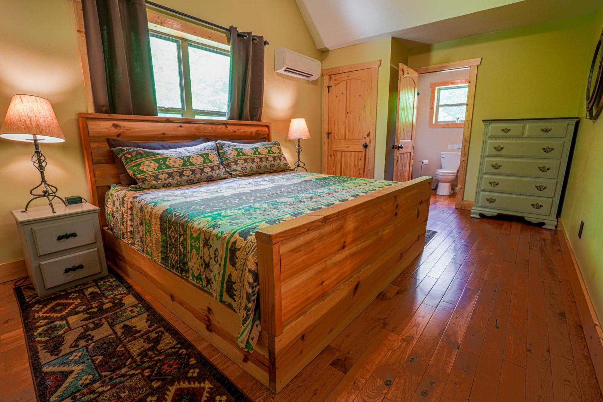 New Listing! Wine Country Retreat - 2 Bed, Hot Tub Villa Dahlonega Kültér fotó