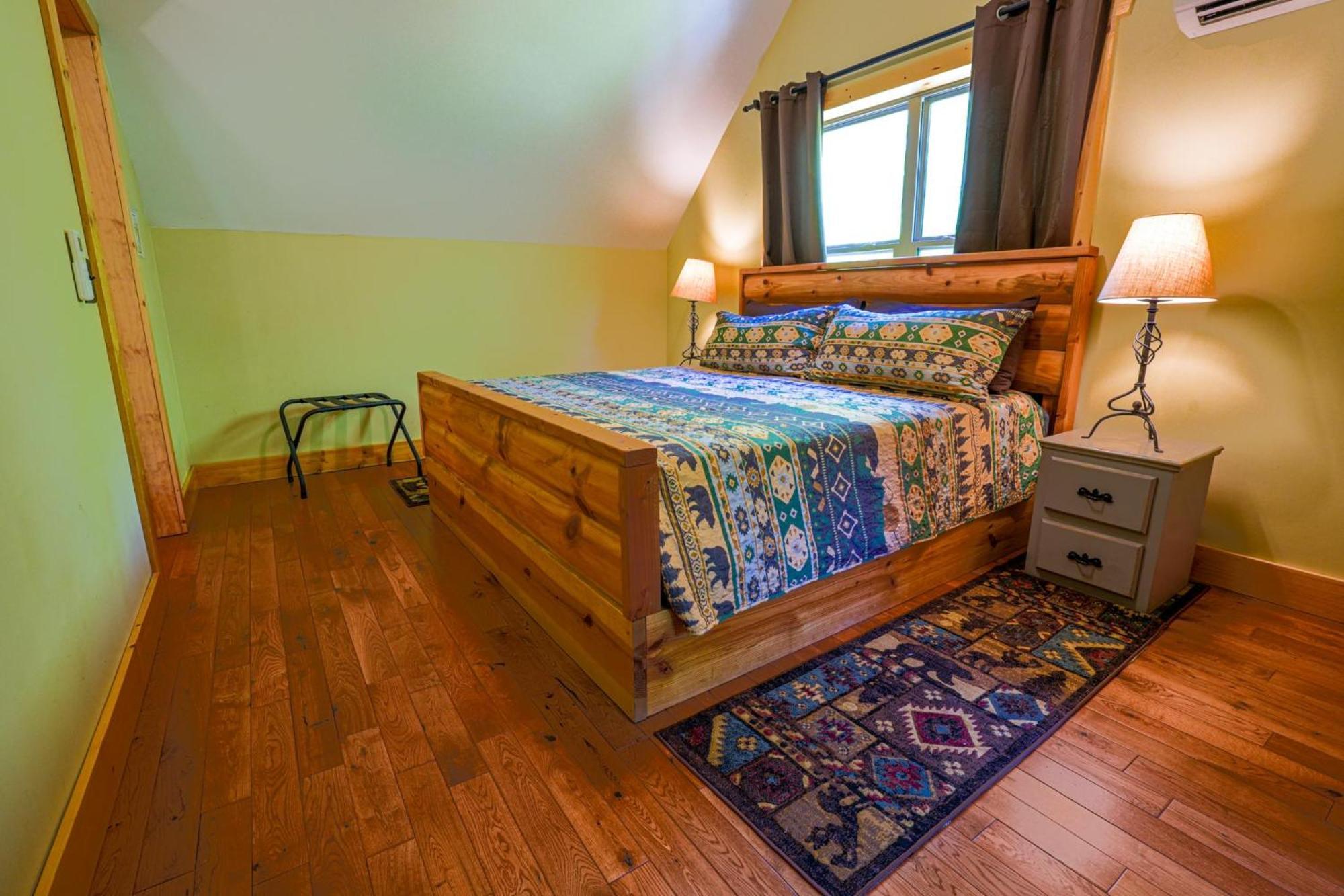 New Listing! Wine Country Retreat - 2 Bed, Hot Tub Villa Dahlonega Kültér fotó